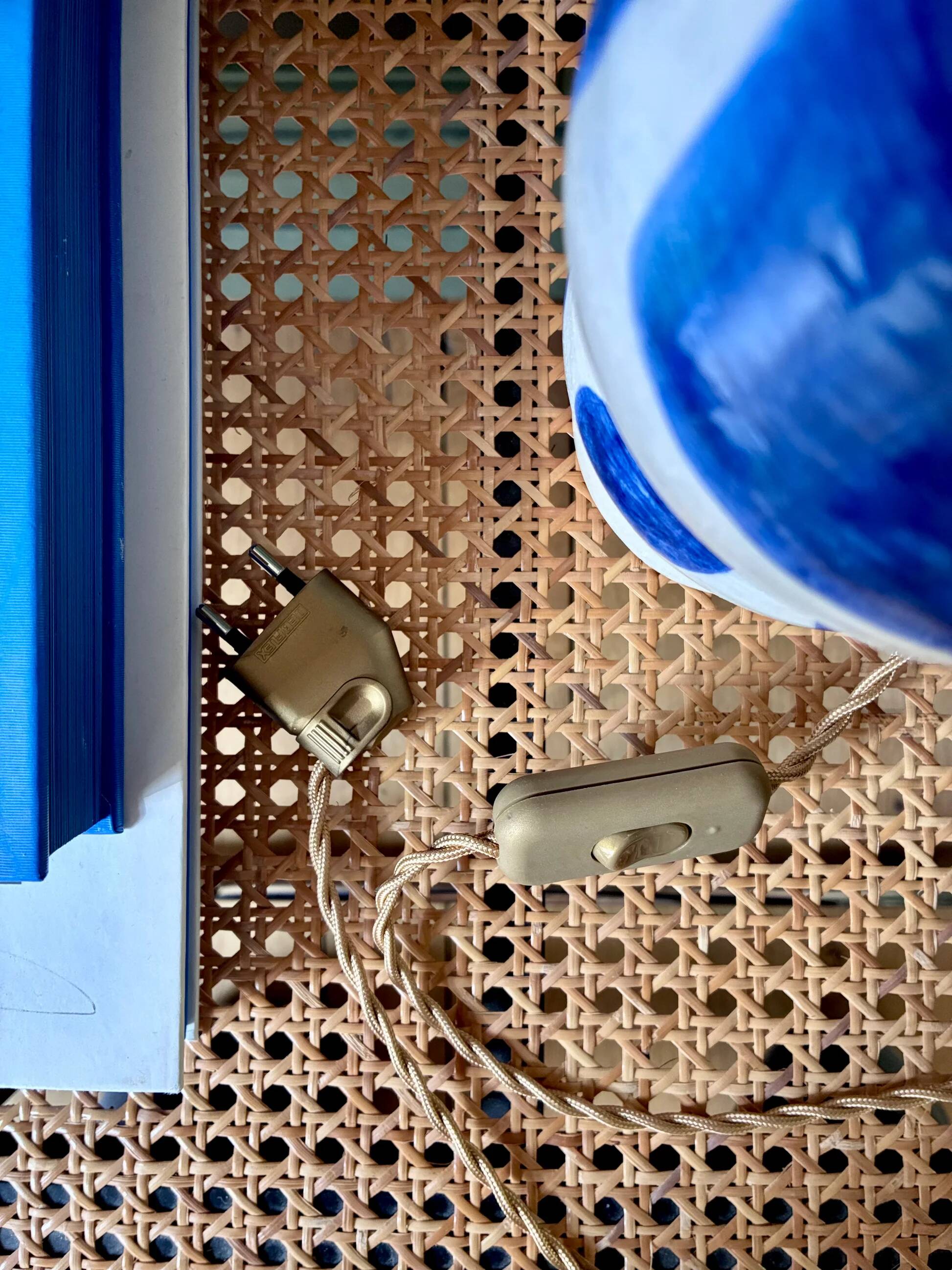 "Initial" SPOT x ATOME lamp pair in ceramic - 2026 (Royal blue)