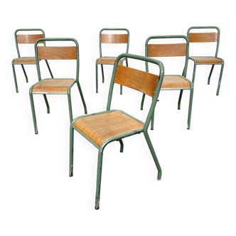 Ensemble de 13 anciennes chaises d'école Tolix