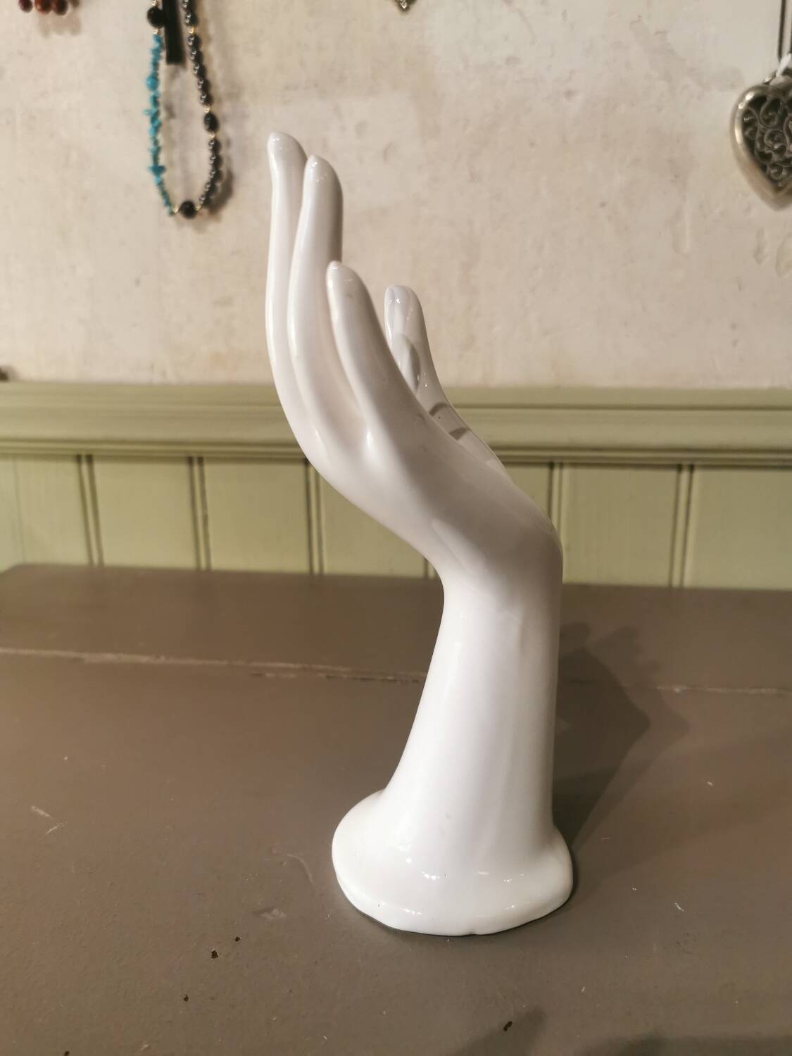 Vintage hand-shaped ring holder