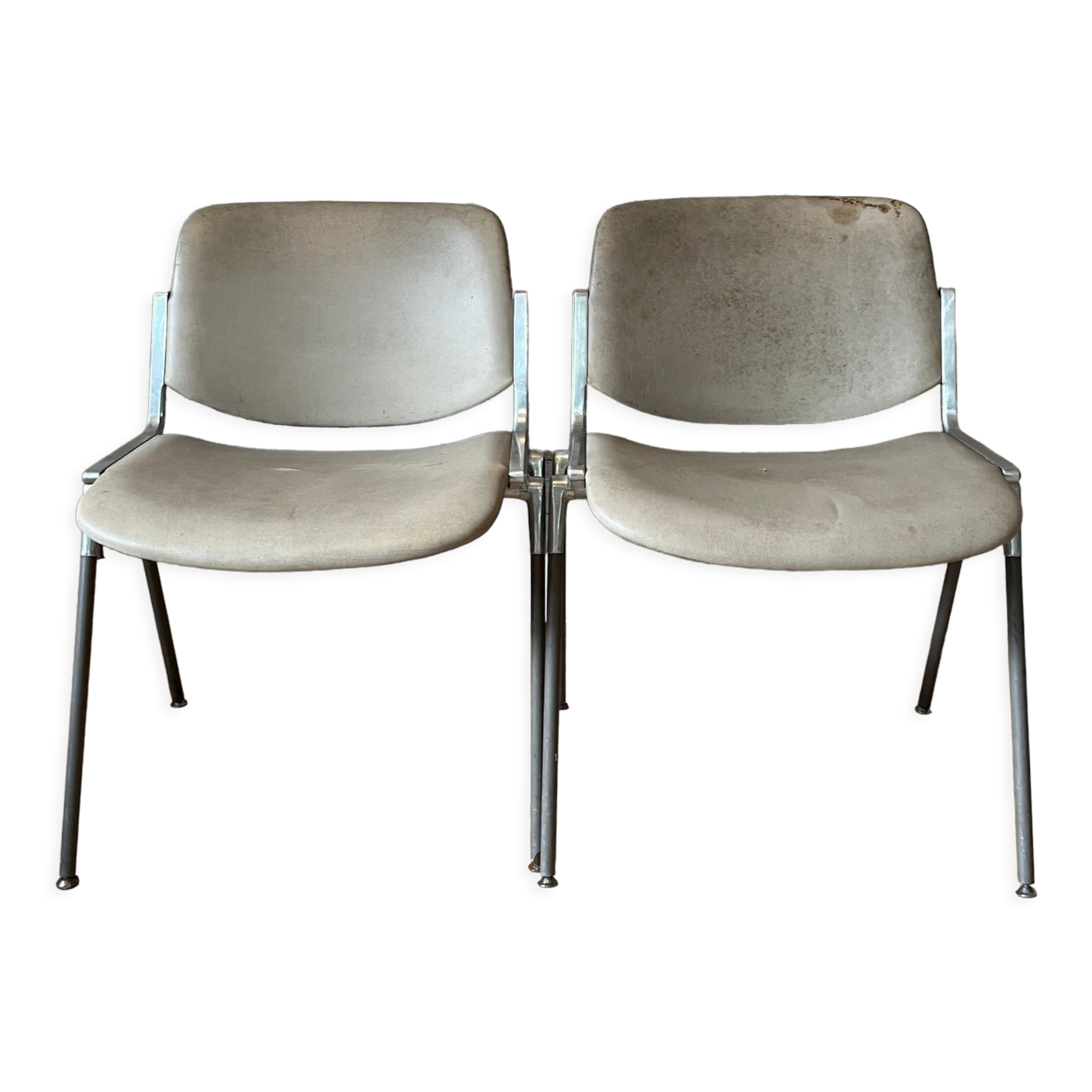 Pair of stackable chairs by Giancarlo Piretti for Castelli