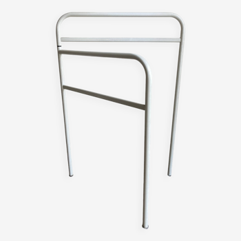 Bathroom towel rack in white lacquered metal