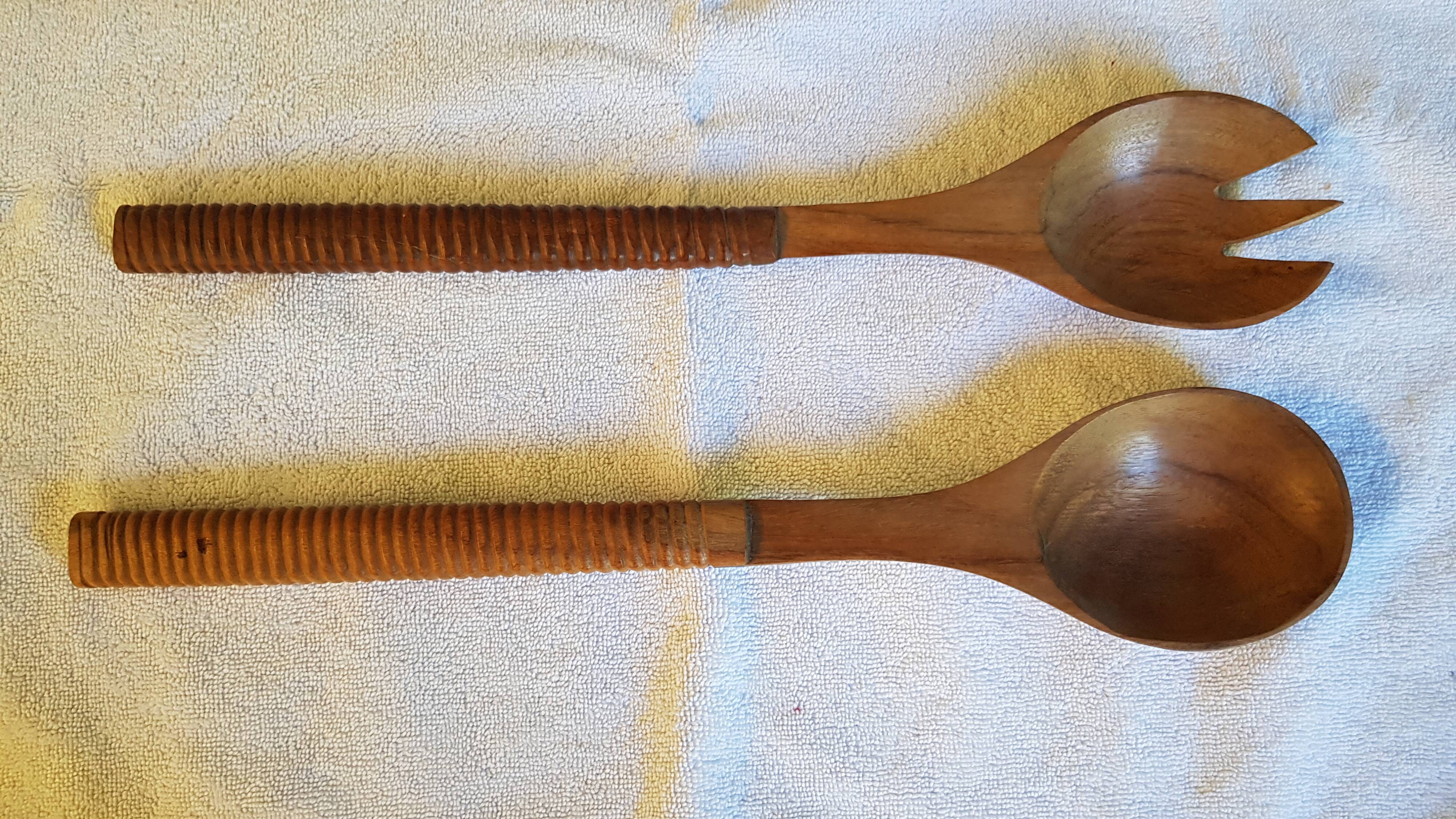 Set of rosewood salad cutlery and striated sleeve
