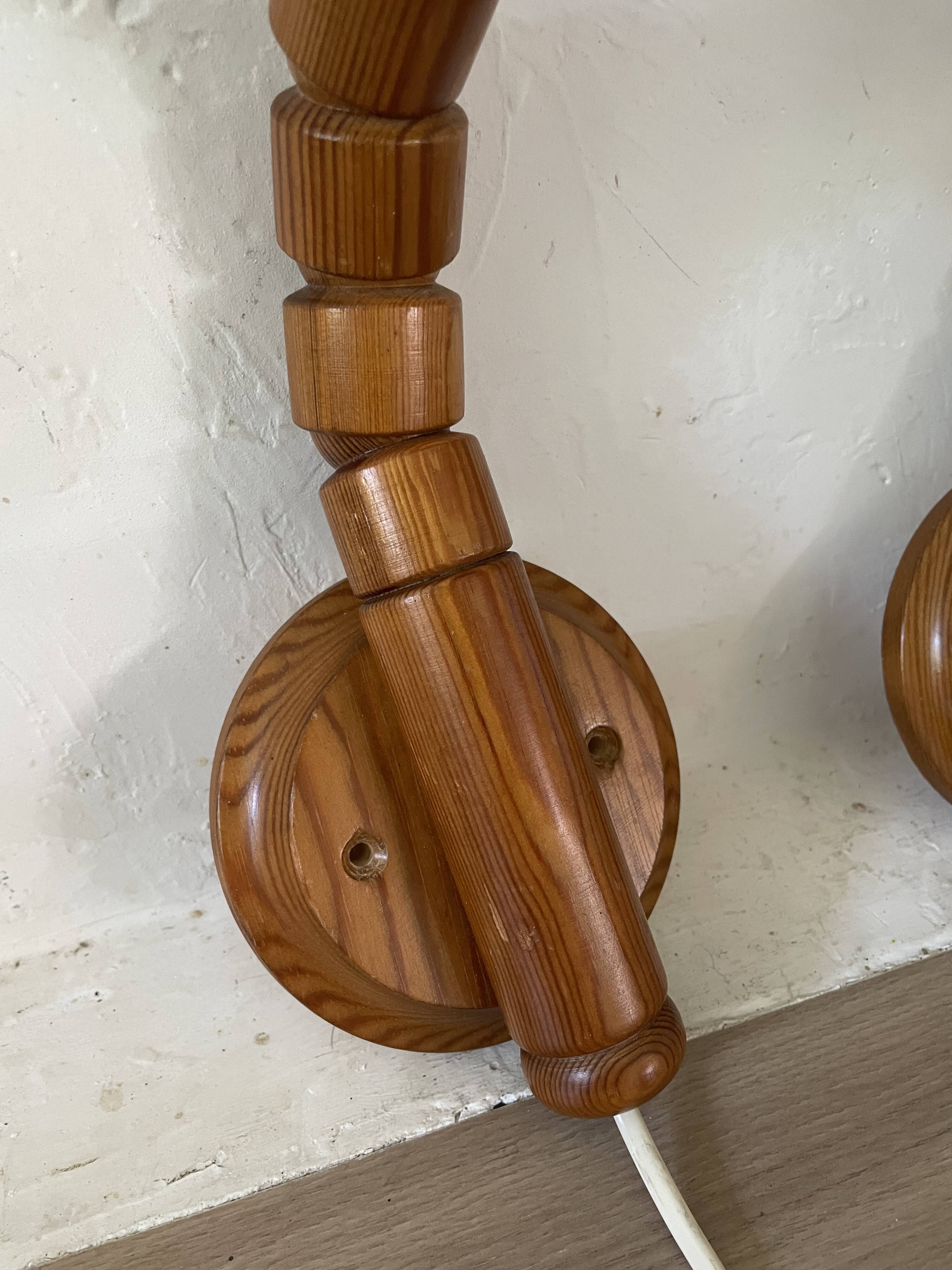 Pair of articulated Scandinavian wall lights SOLBACKEN in vintage wood
