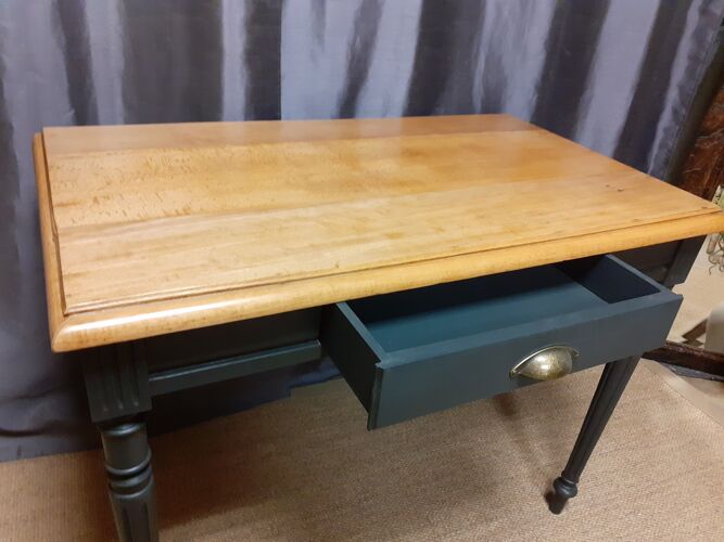 Table-bureau ancien en hêtre relooké anthracite patiné.