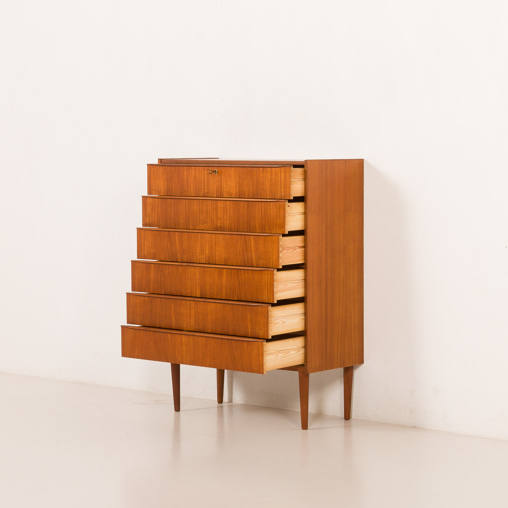 Classic Danish dresser, Hansen Mobelfabrik, 1960s