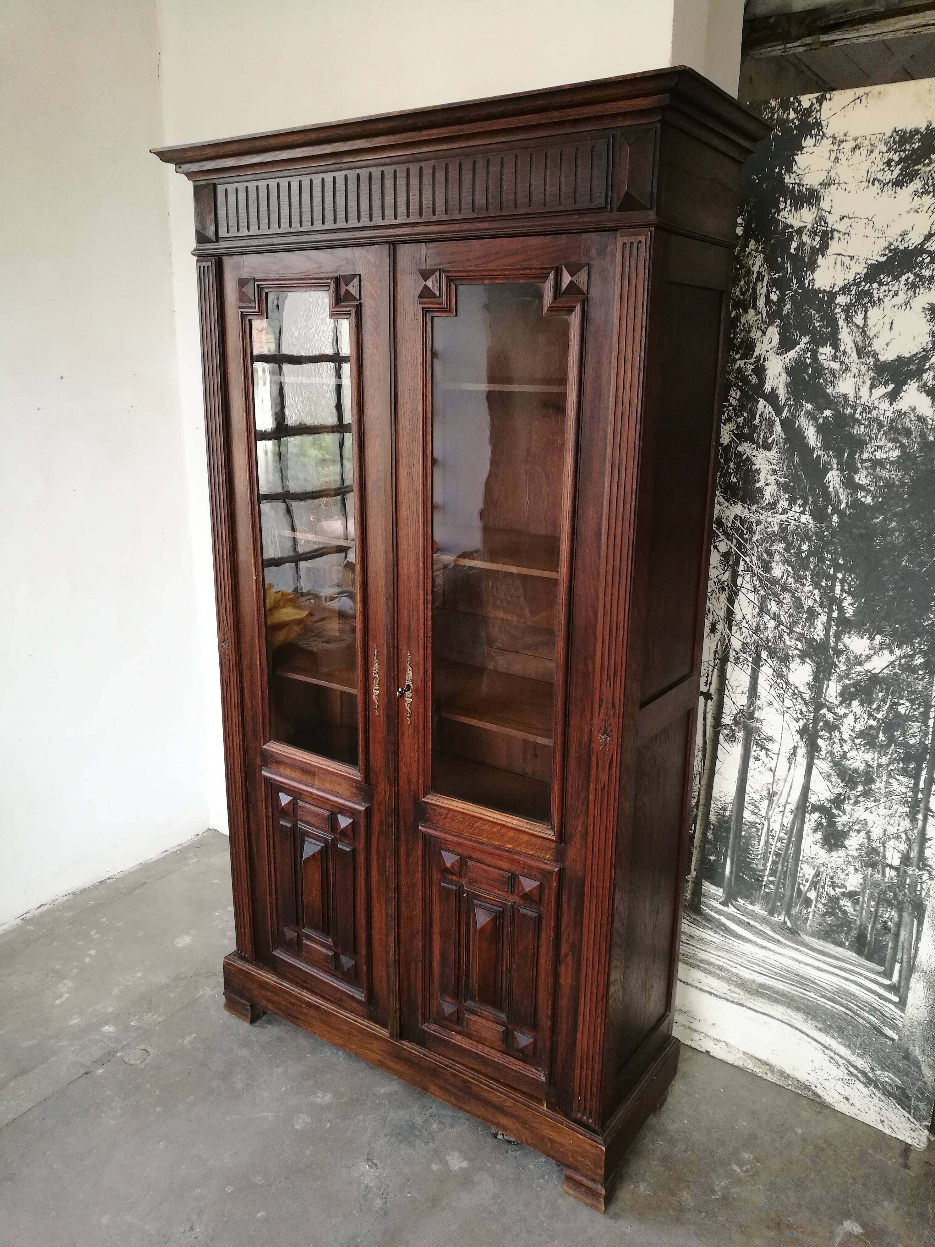 Vitrine en chêne bibliothèque  vers 1900