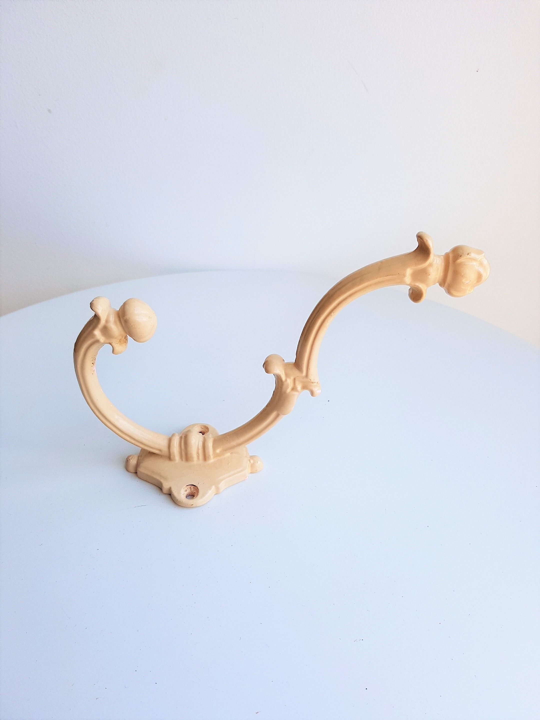 Peg nude color metal