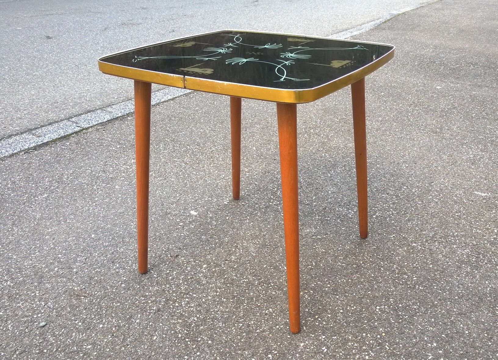 Vintage coffee table stylized oriental décor 1960