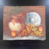 Flat board and grapes