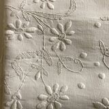Spring cloth in linen canvas embroidered with daisies 1950