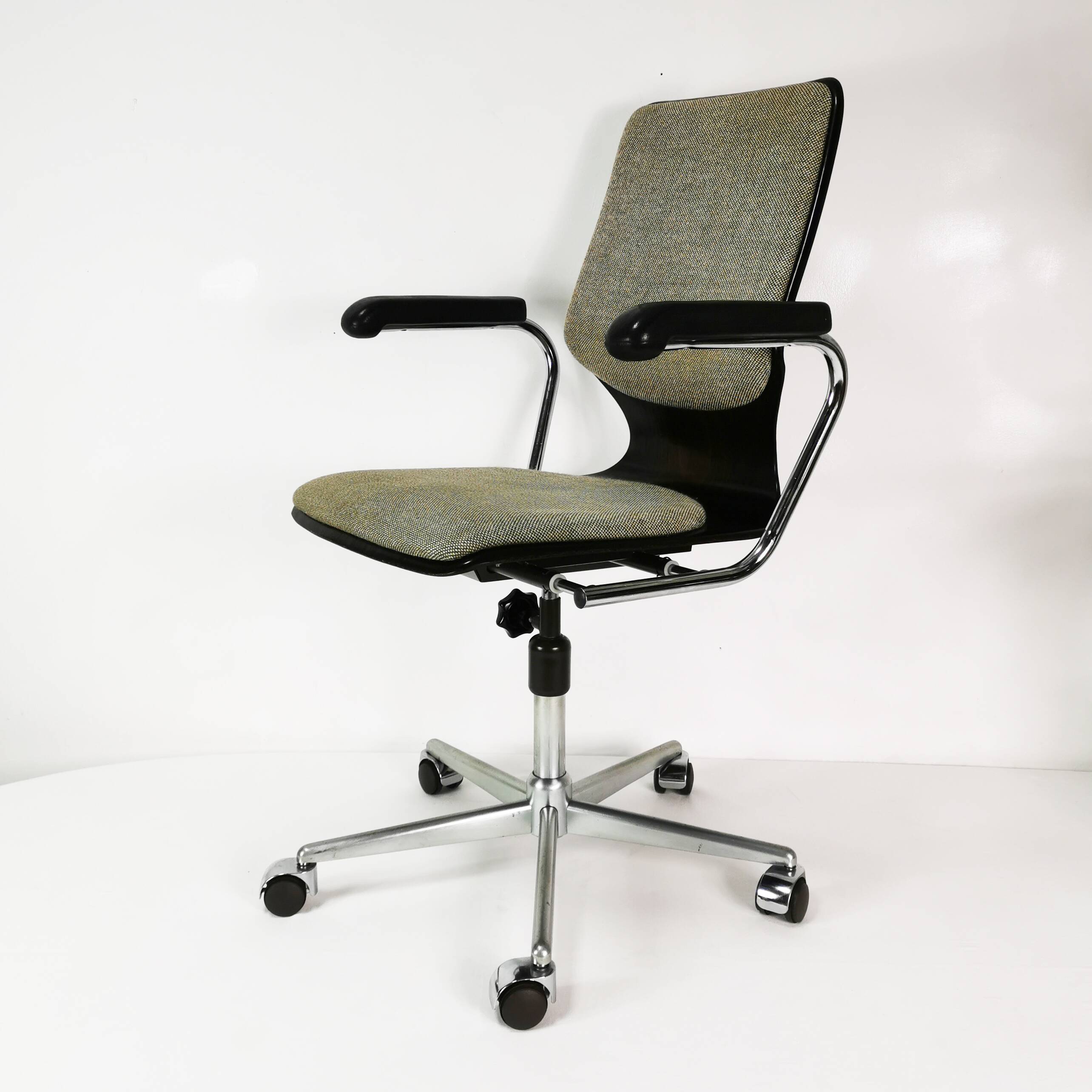 Modernist office chair, Bund-Pagholz, Germany, 1970s.