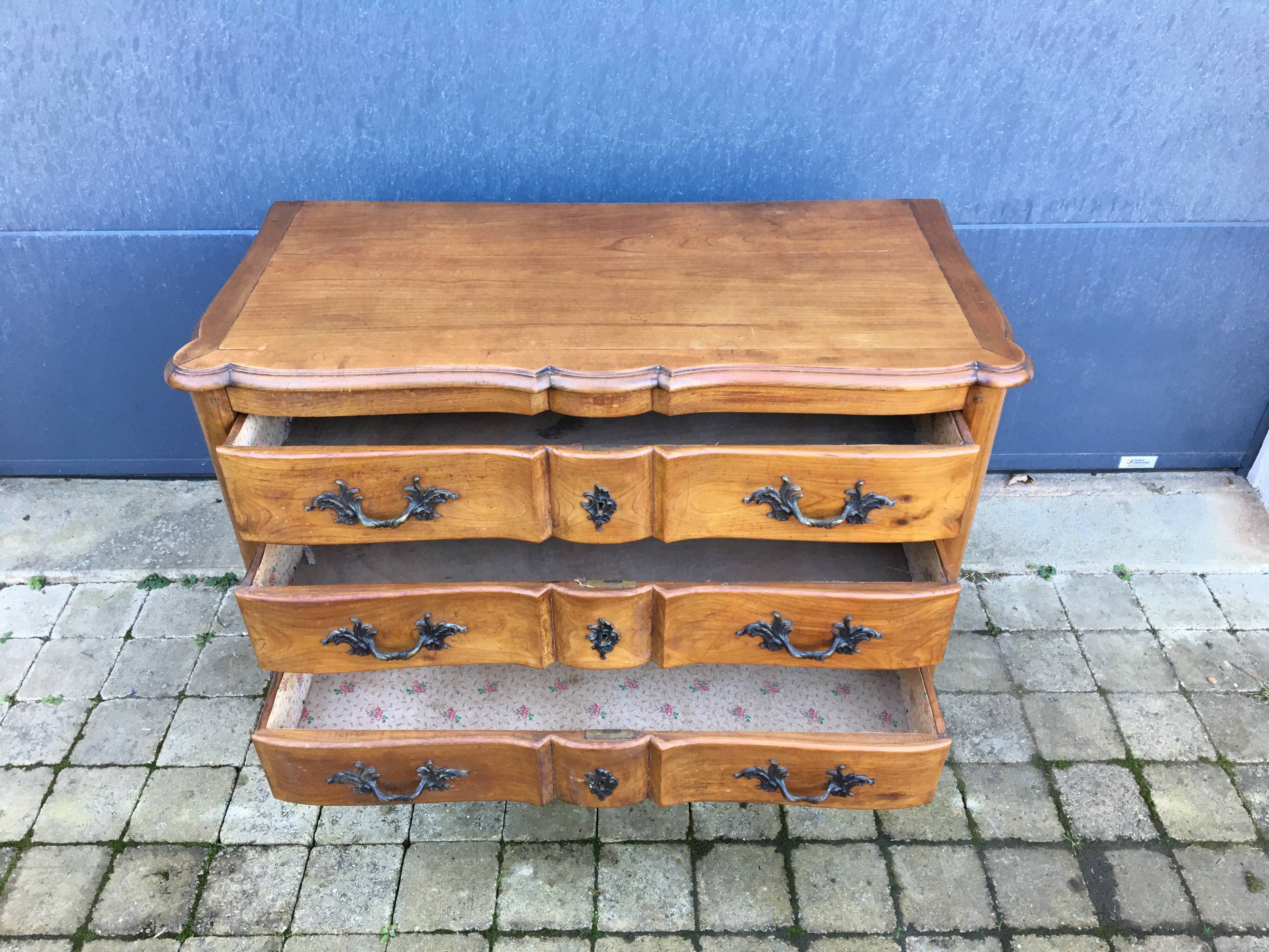 Commode arbalète