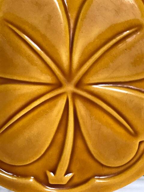 Vallauris, 20th century clover decoration trivet