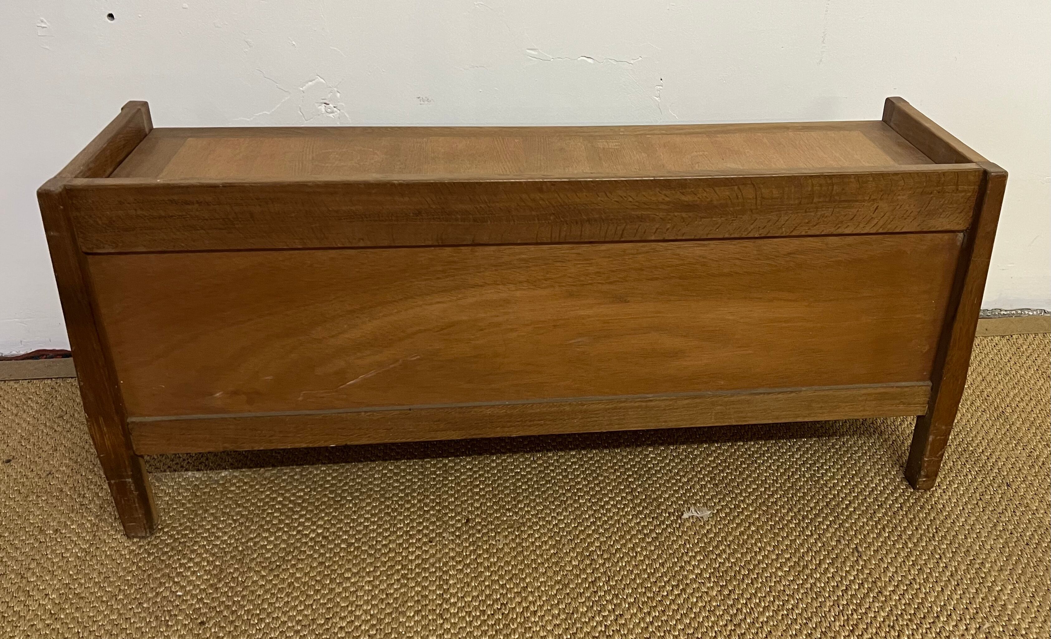Chest bench