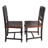Paire de chaises de salle à manger antiques en bois et cuir marron, clous laiton