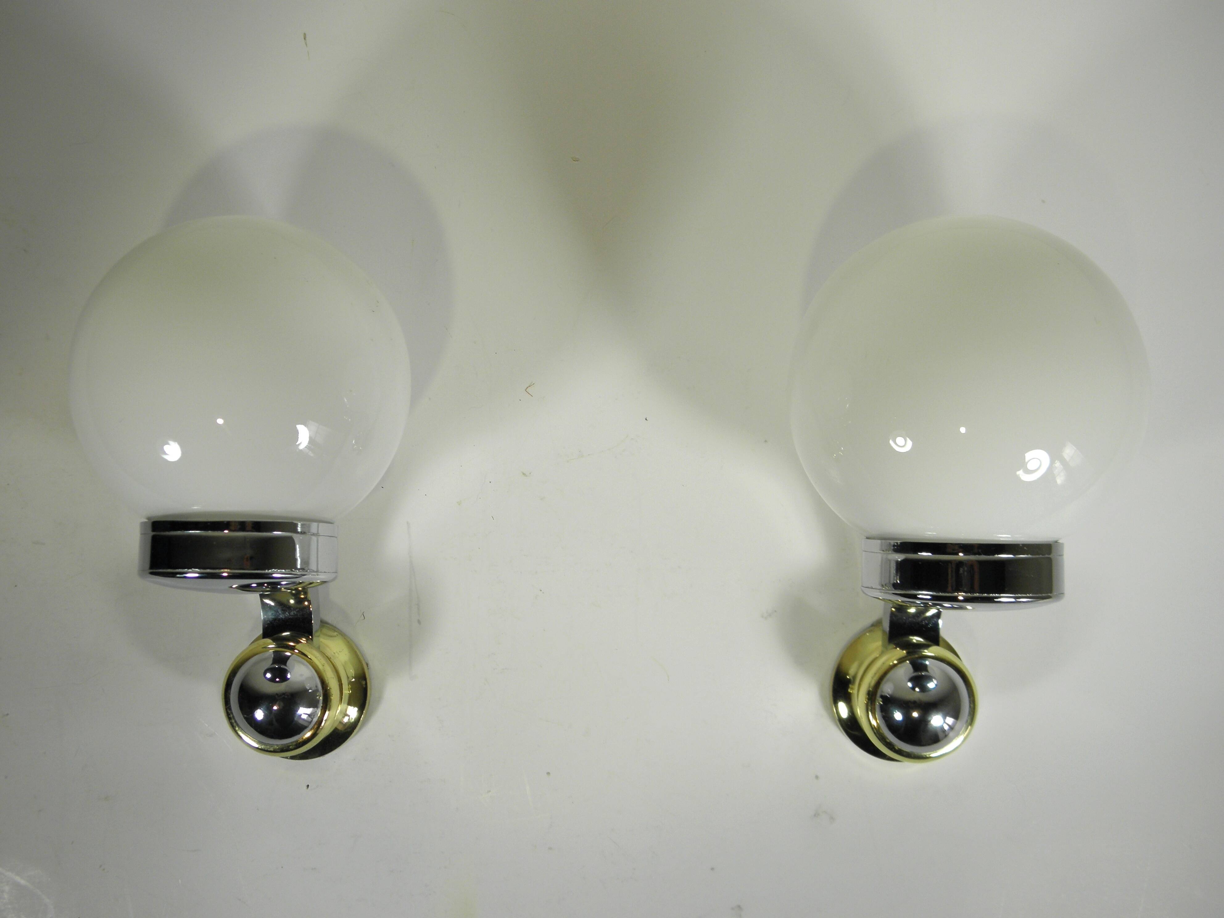 Pair of "GLOBE" APPLIQUES in OPALINE and CHROME and GOLD metal - 70s-80s