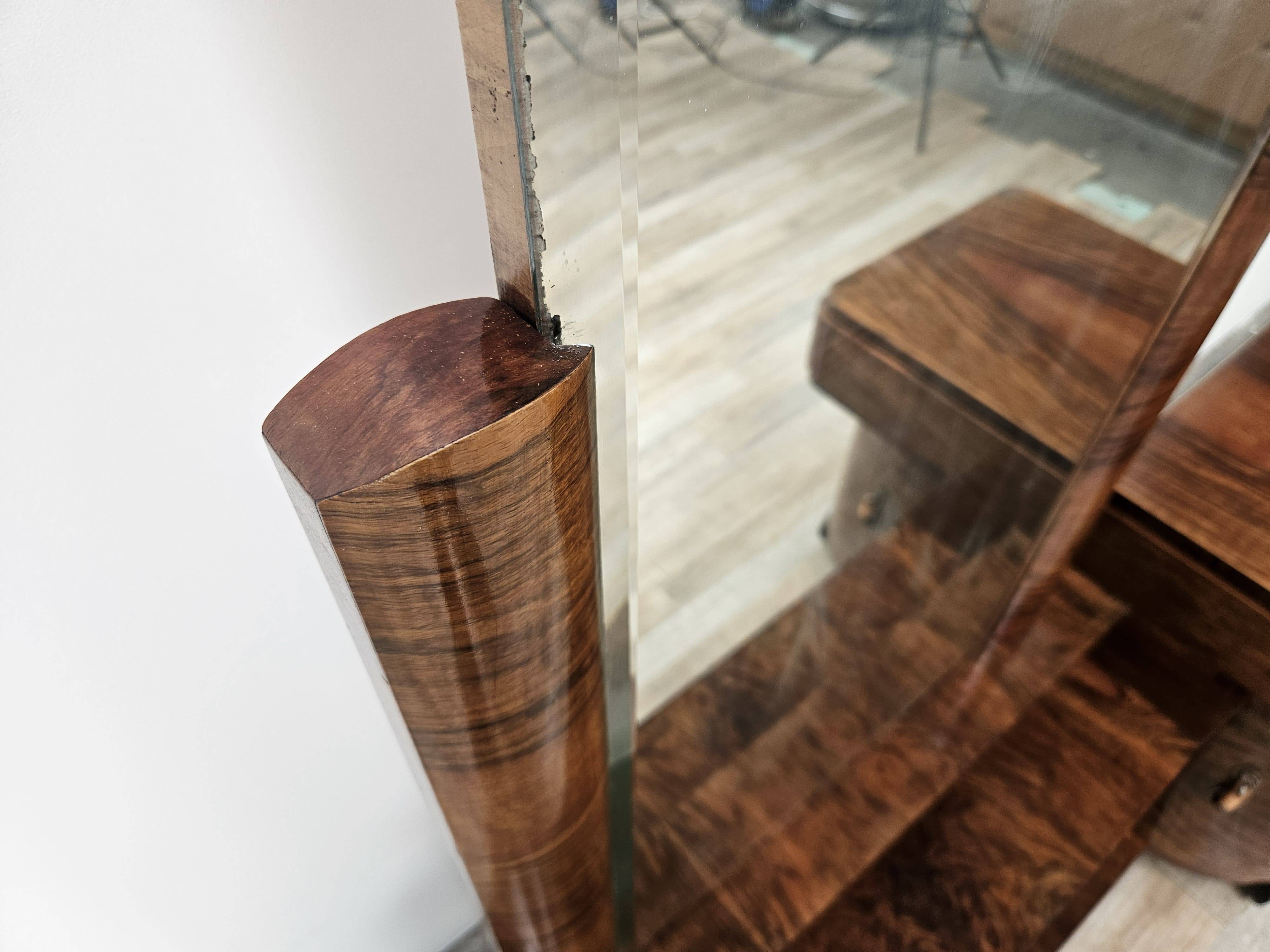 Art Decò dressing table in walnut root with mirror