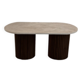 Oval coffee table in travertine and fluted wood.