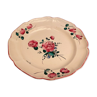 18th-19th century Eastern earthenware plate with floral decoration