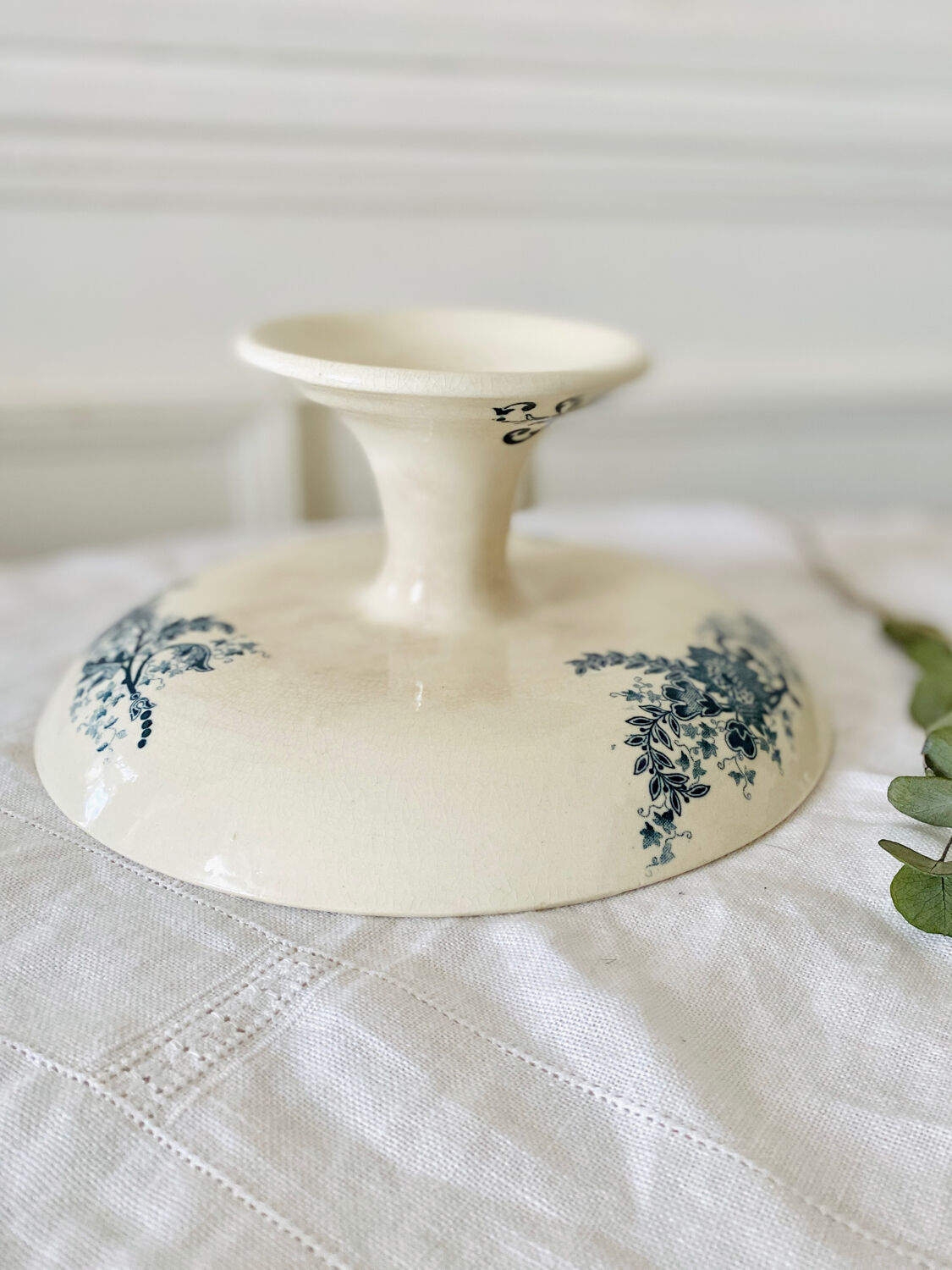 Serving dish with foot and old compotier in iron clay Sevigné HB & Cie