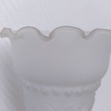Vase main au flambeau en verre depoli