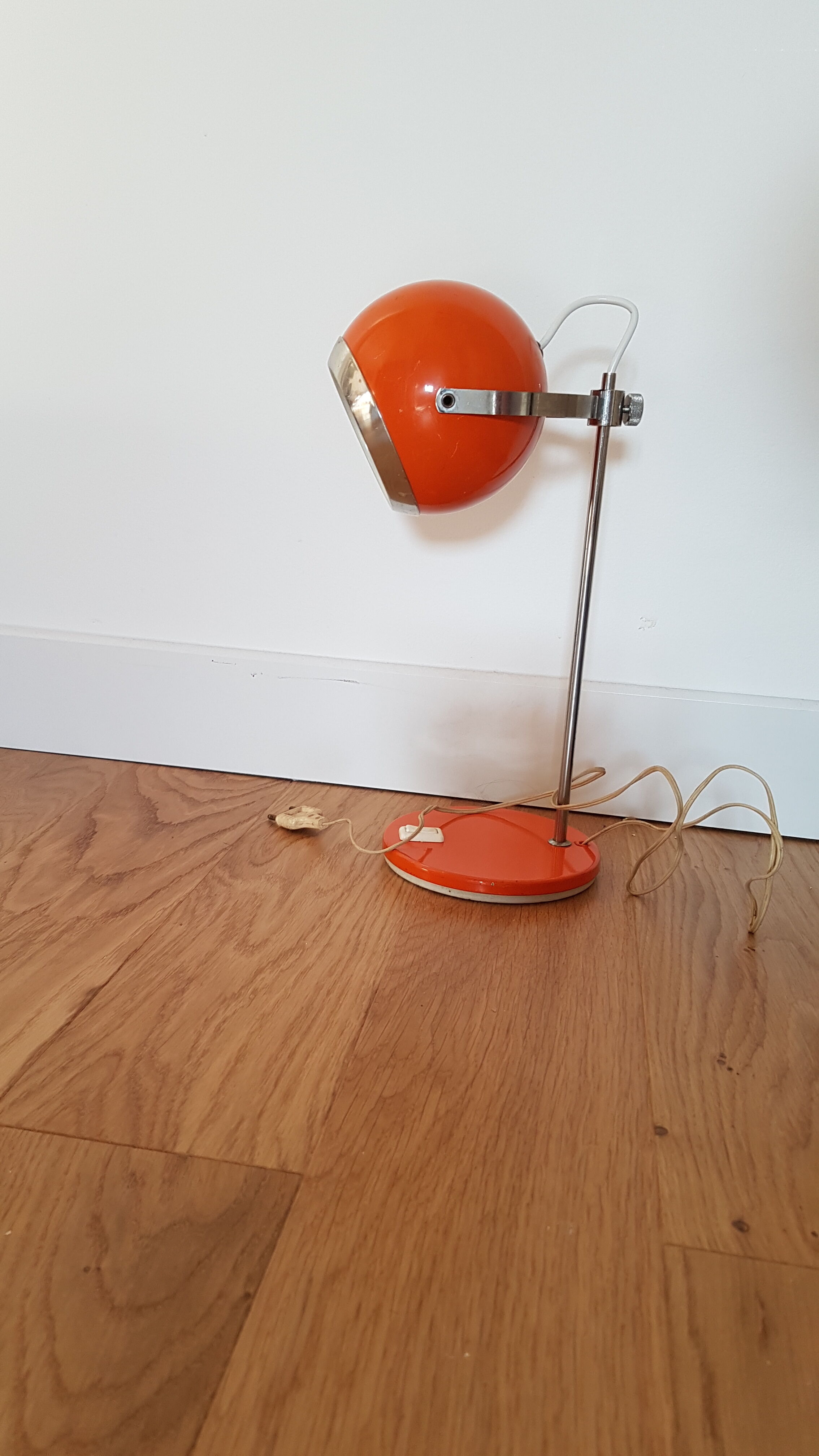Orange eyeball lamp
