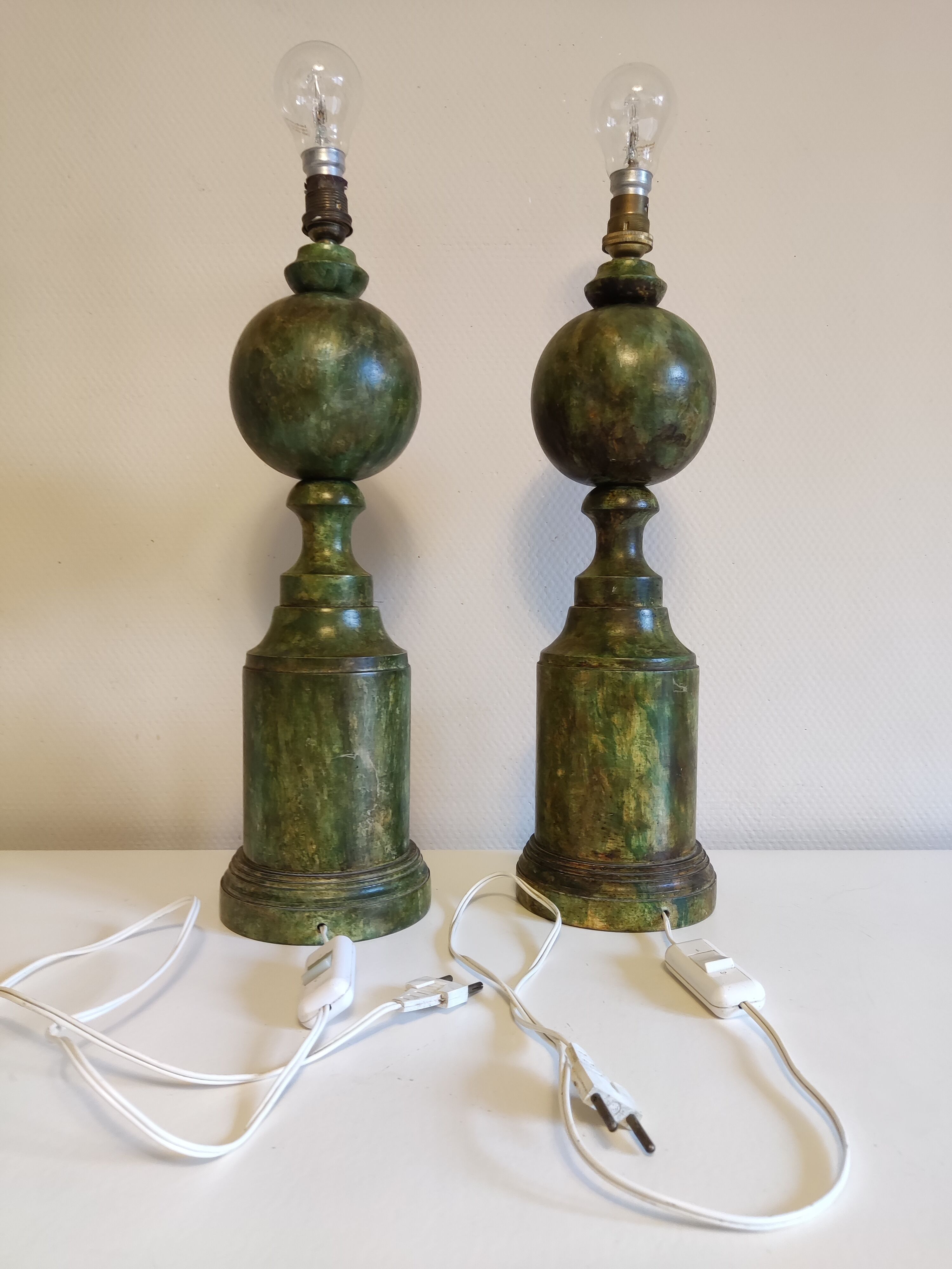 Pieds de lampes en bois tourné