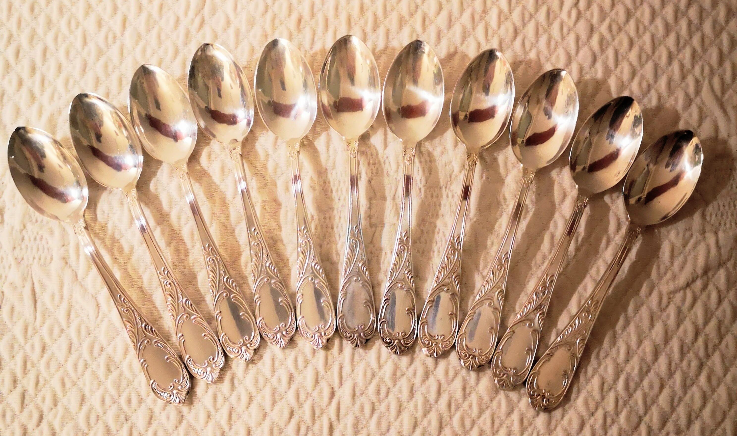 Set 11 dessert spoons in silver metal