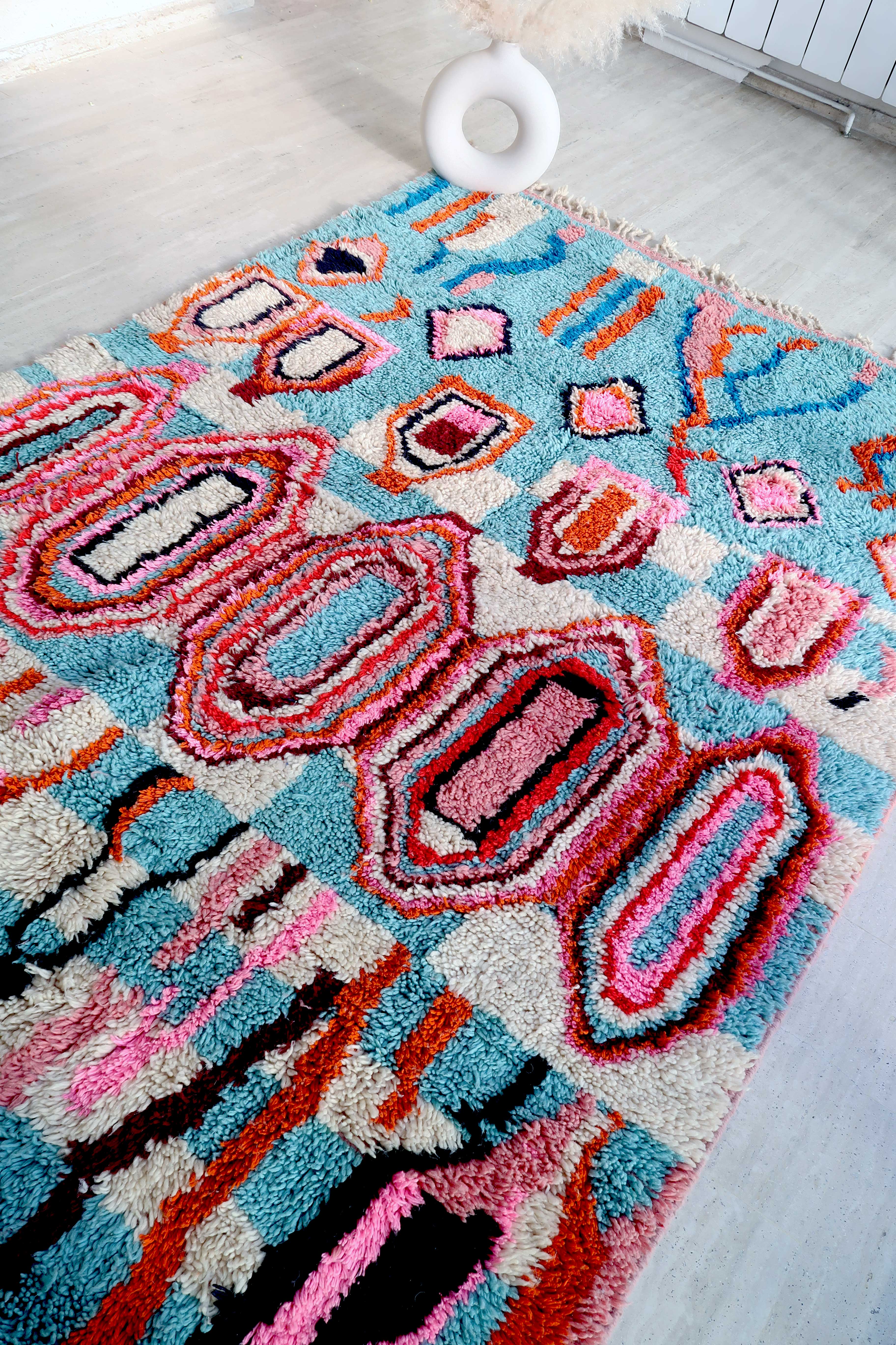 Pink and blue boujaad berber carpet in wool, hand-woven in morocco
