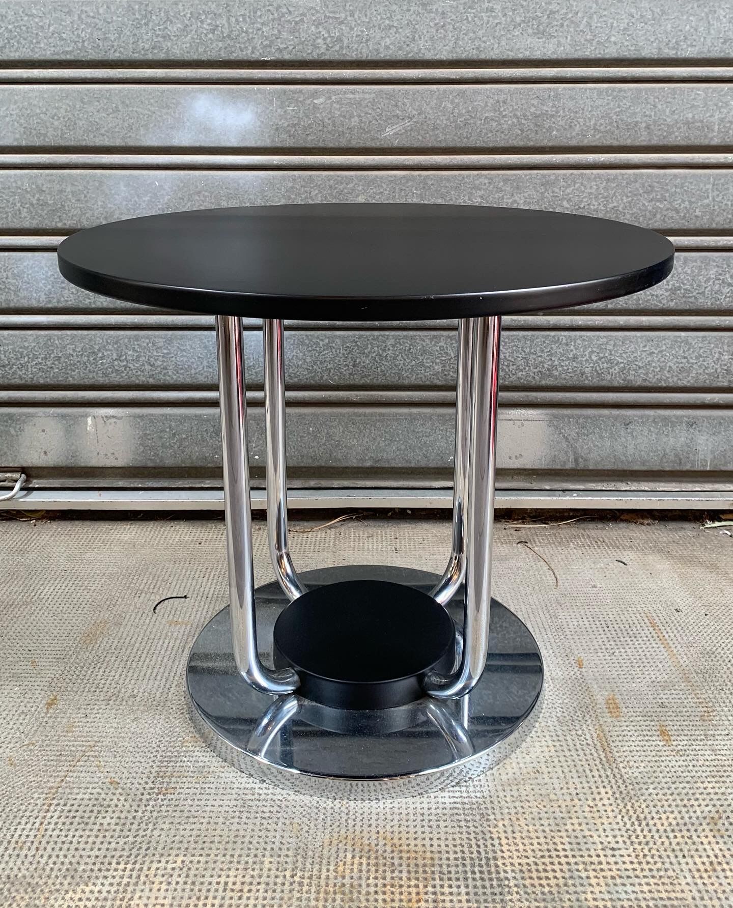 Round coffee table art deco style