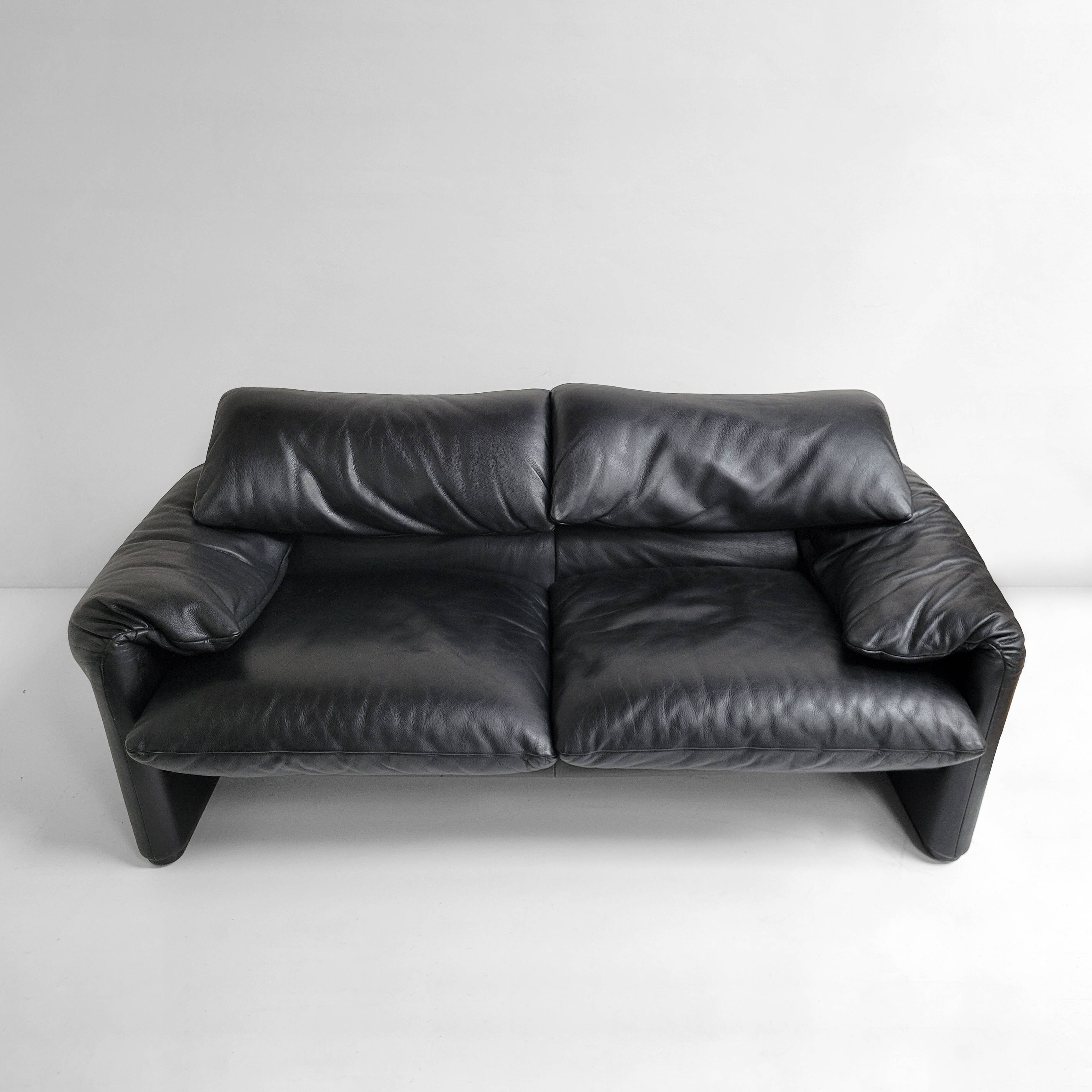 Maralunga sofa by Vico Magistretti for Cassina
