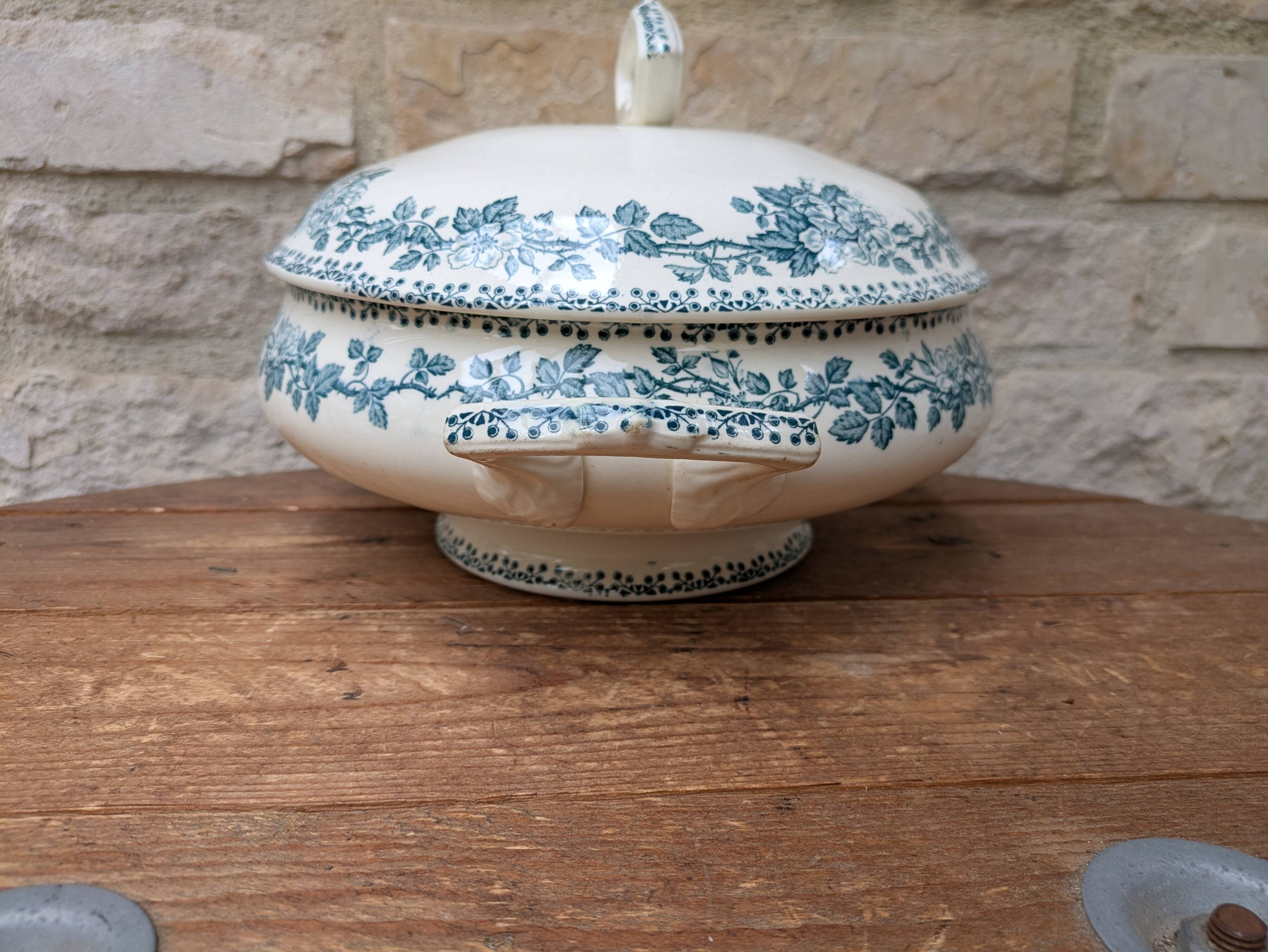 Saint Amand soup tureen model Guadeloupe with a floral decoration in Terre de Fer.