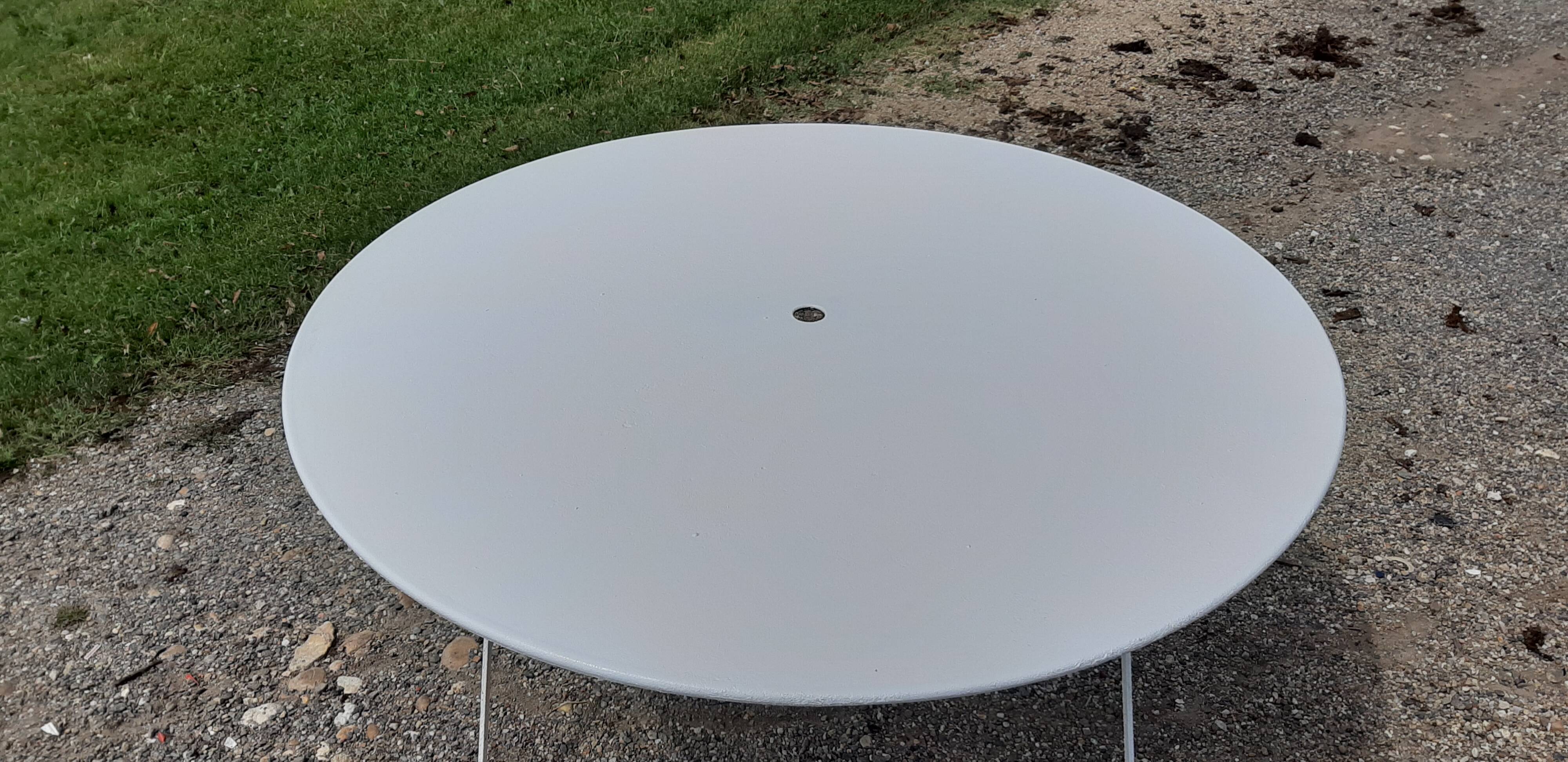 Table de jardin fer ronde et repliable