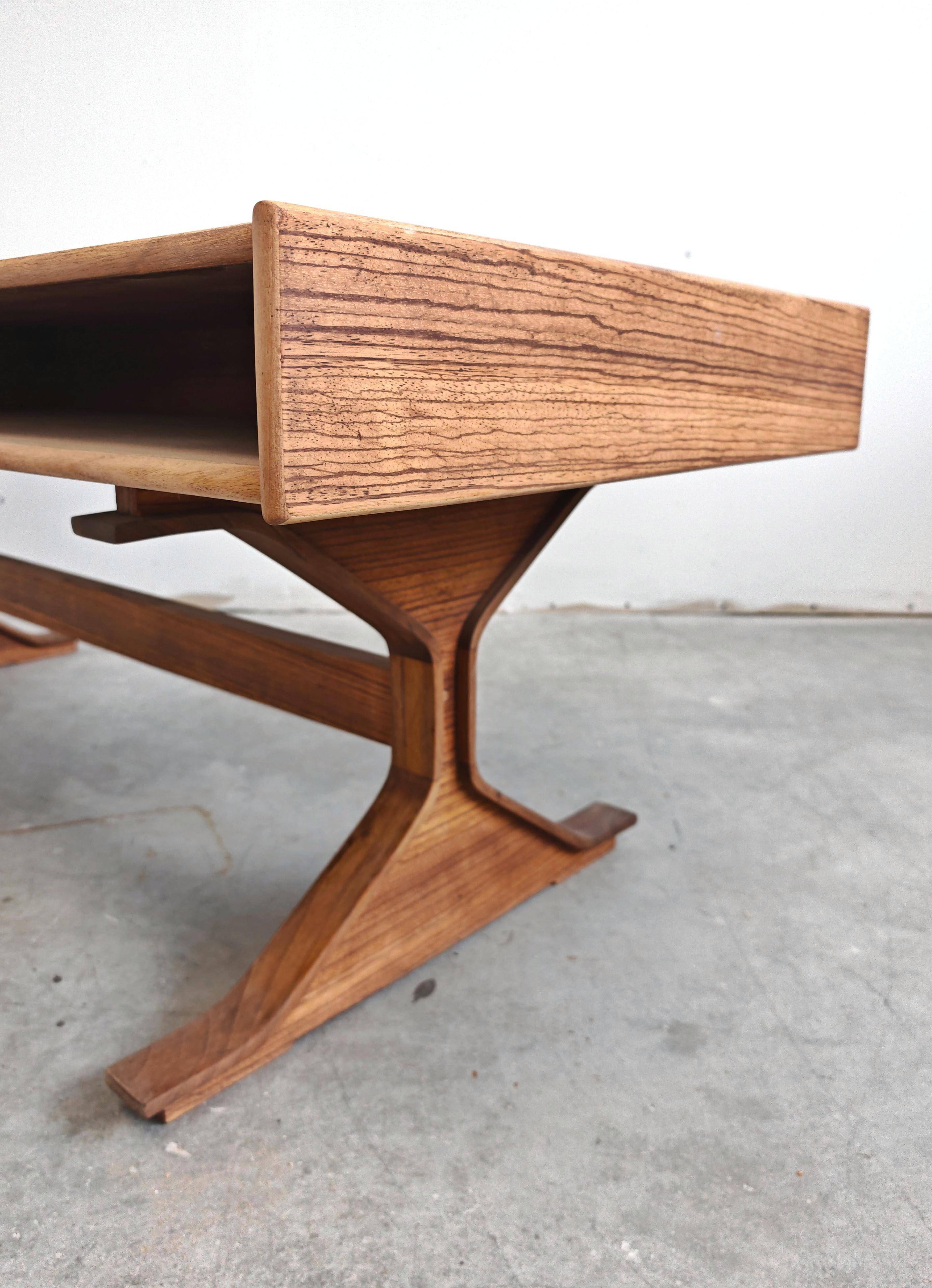 Table basse Mid Century Modern Gianfranco Frattini bois de Zebrano