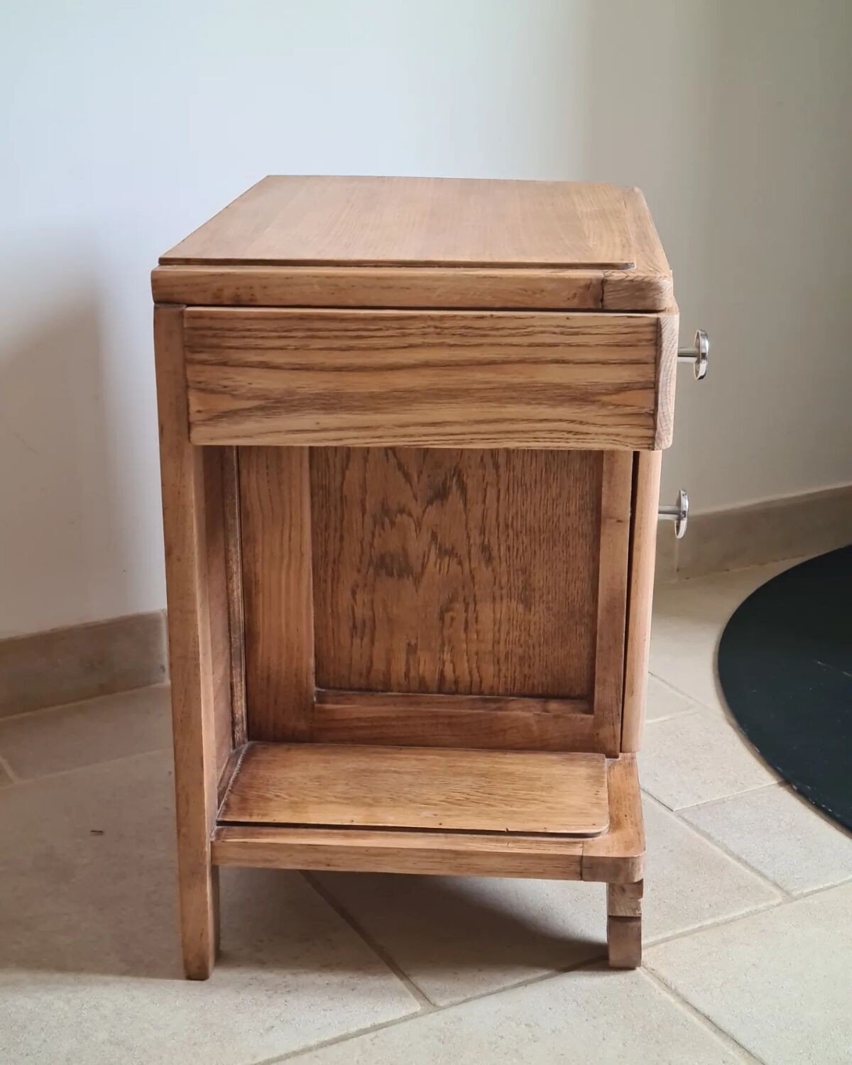 Bedside 30s renovated