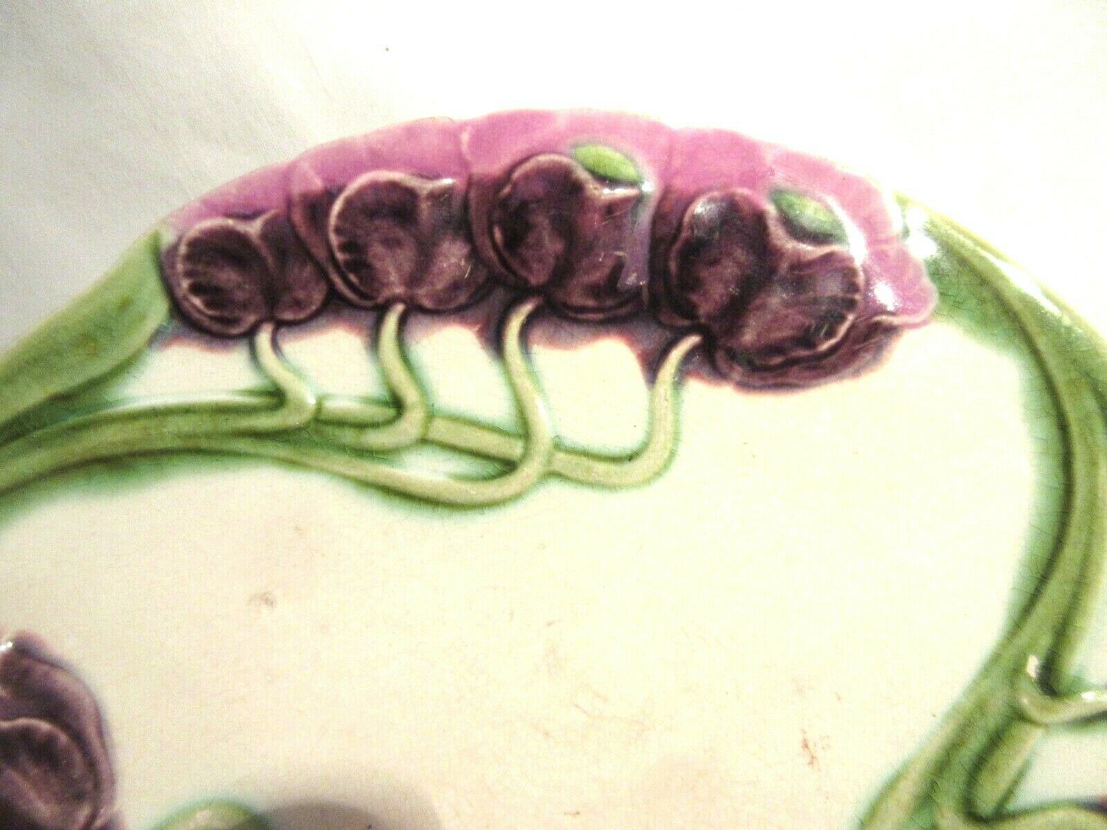 Art Nouveau plate in dabbling: purple poppies on 3 stems