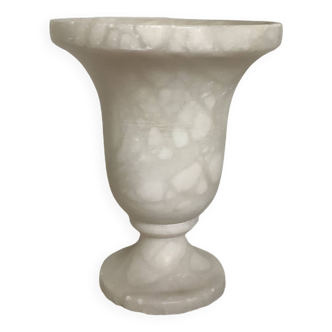 Vase en albâtre