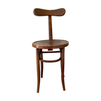 Wooden bistro chair, atypical backrest with pyrogravure on the seat.