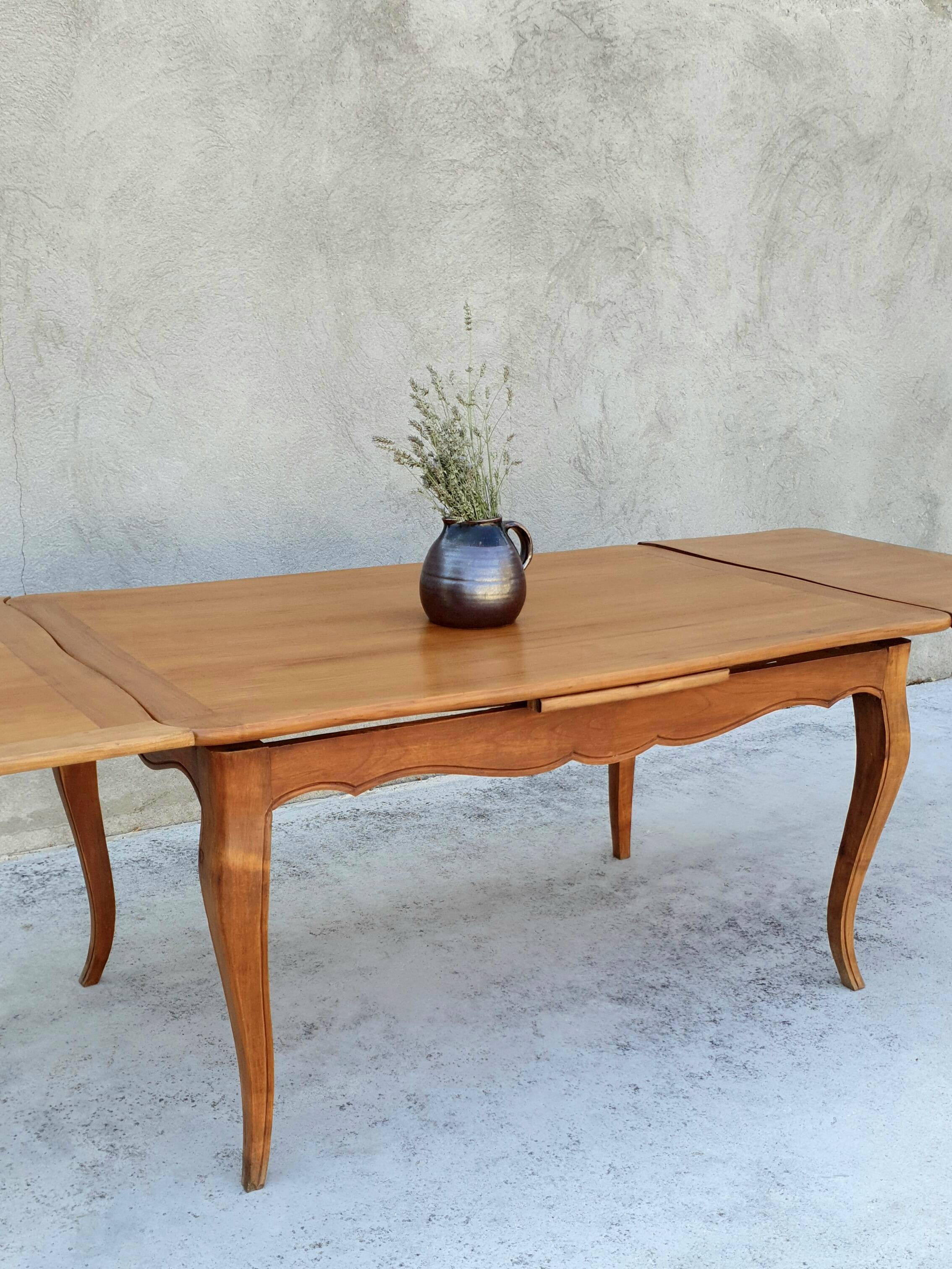 Extendable table
