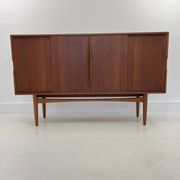 Buffet en teck avec portes coulissantes, 1965