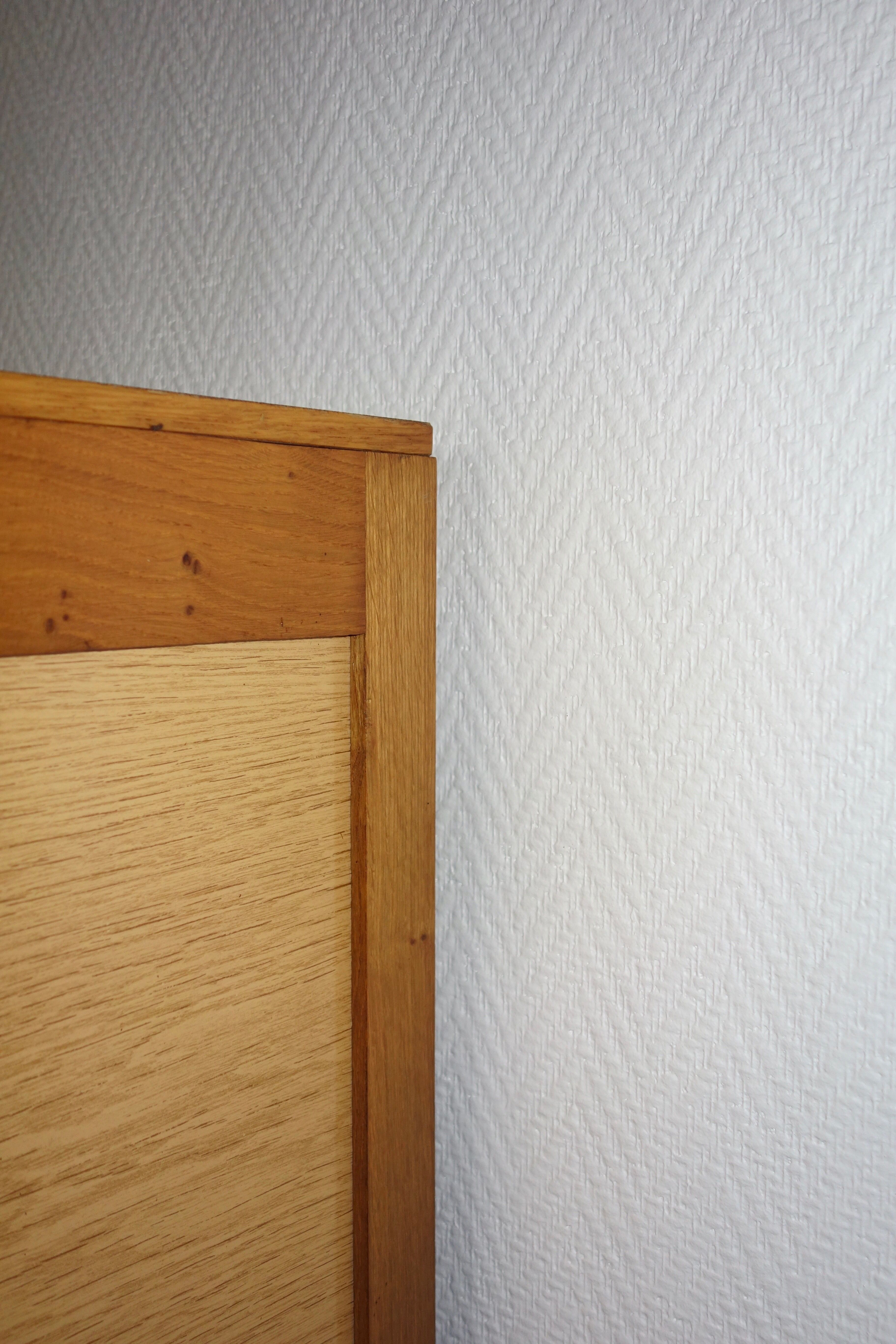 Dresser with compass feet of the 1950s