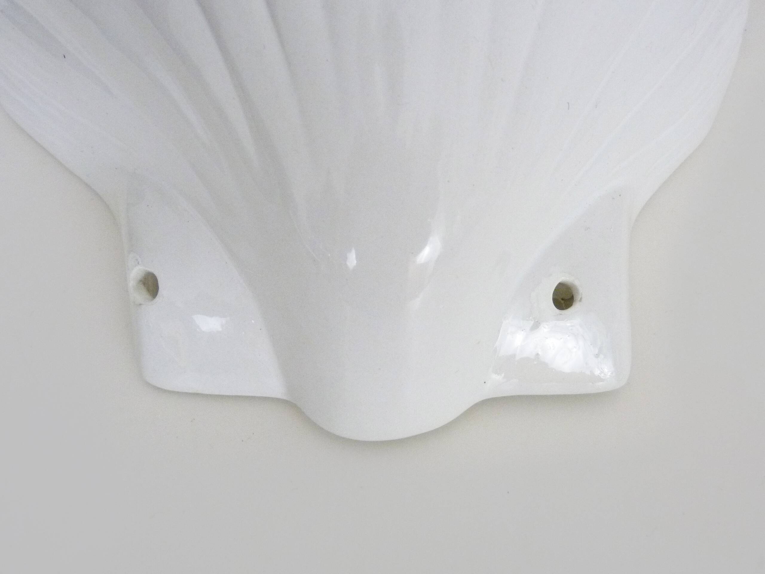 Pair of shell wall lights, in white ceramic. 80s 90s