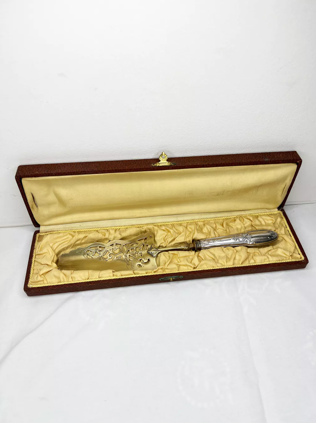 Silver metal pie shovel