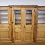 Monumental library of pine wood, from the 19th century.