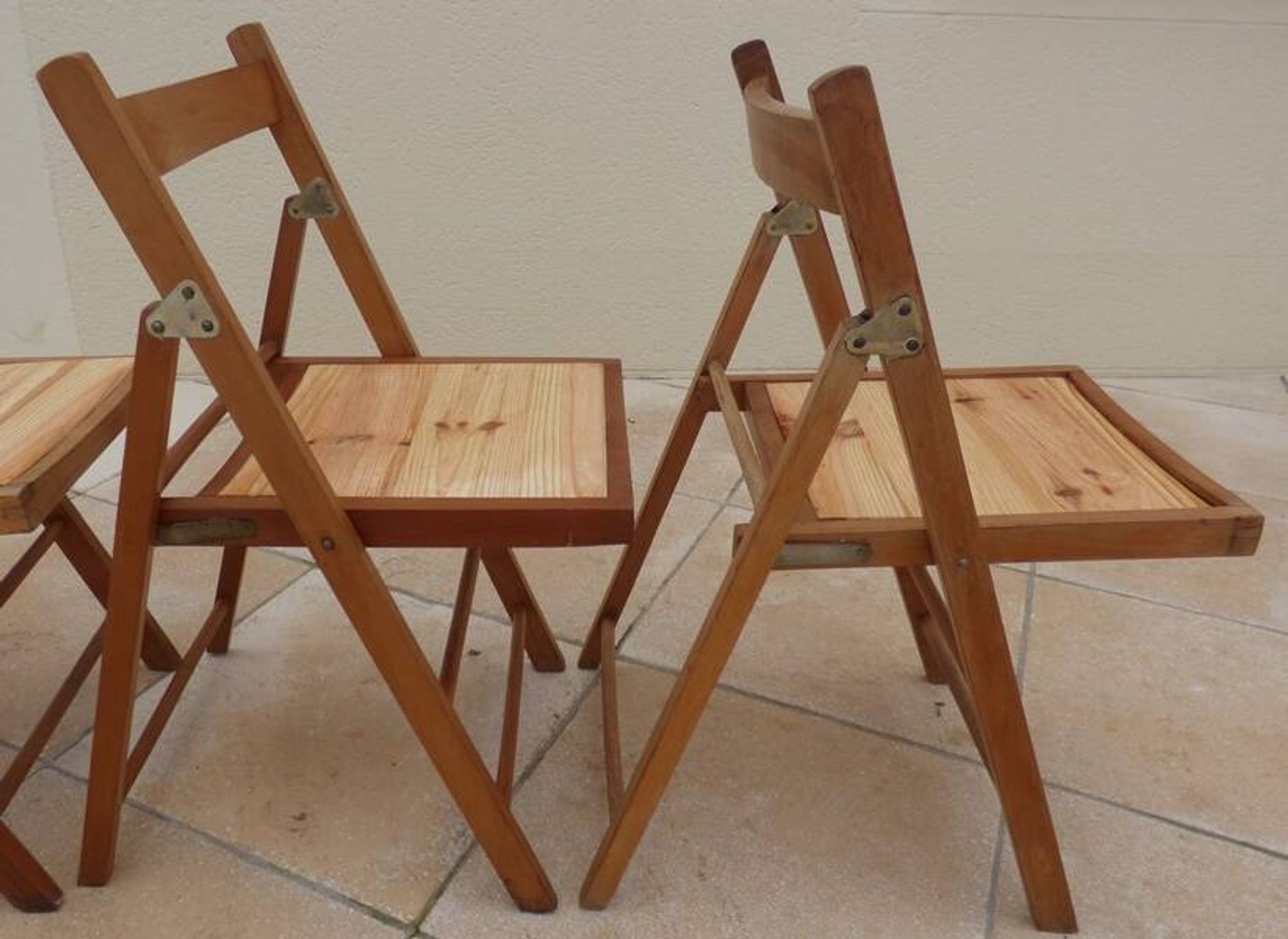 4 vintage varnished wooden folding chairs - Seats completely restored.