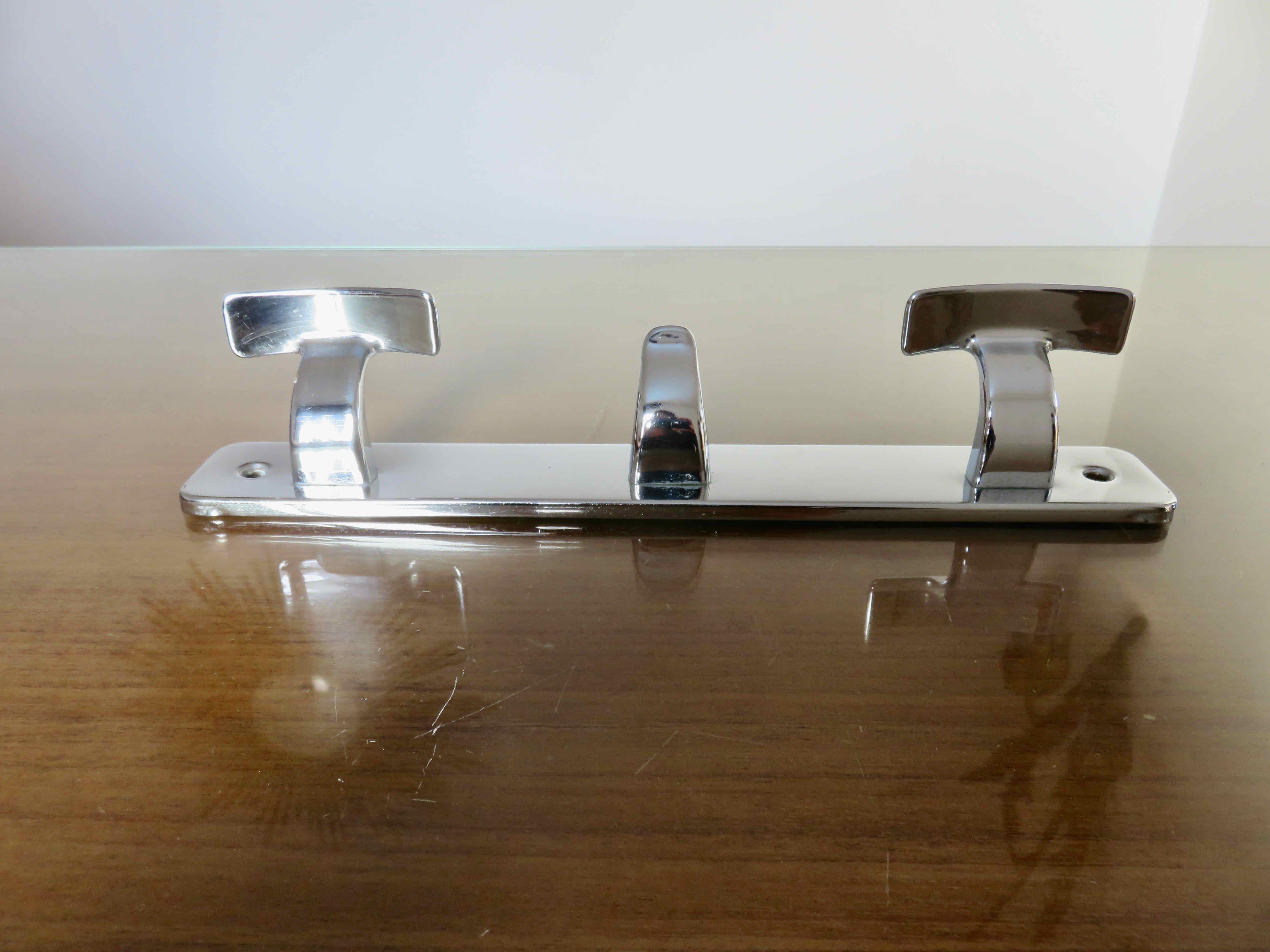 Porte manteau en laiton chromé, moderniste, minimaliste, en inox années 70