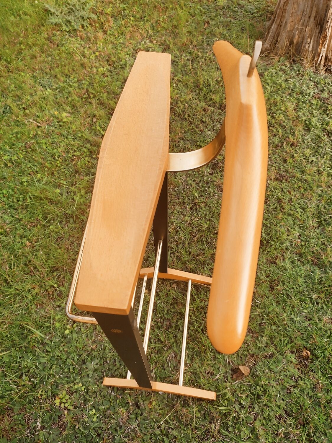 Night valet in beech and brass by Fratelli