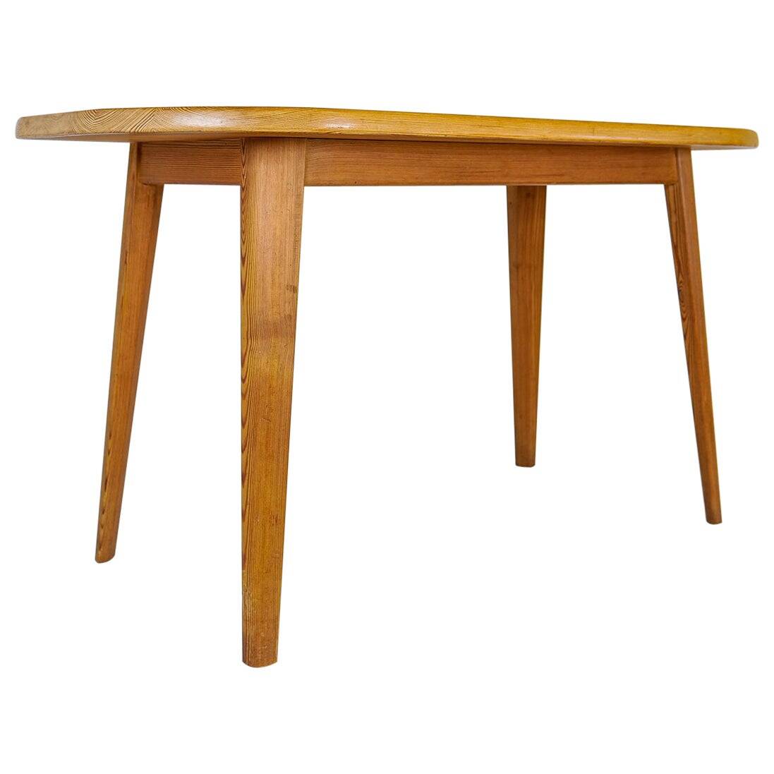 Mid-century pine coffee table by Carl Malmsten, Sweden, 1940s.