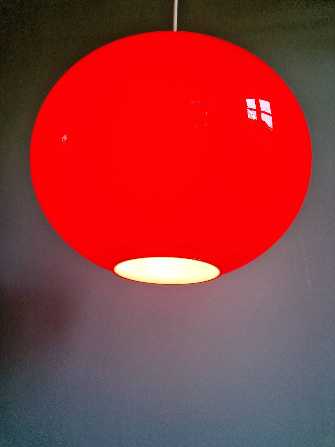 Grande suspension Space Age en opaline rouge, années 1960-70