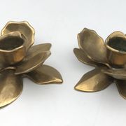 Pair of brass candle holders, duo of flowers vintage, 1970s